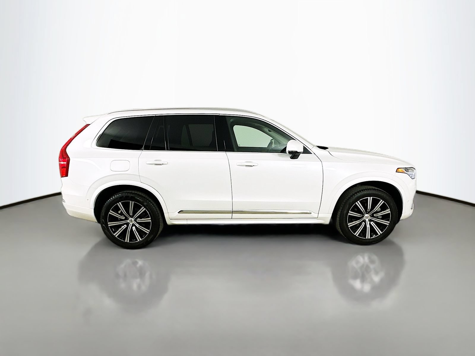 Used 2025 Volvo XC90 B6 Plus w/ Protection Package Premier AWD/4WD image 4