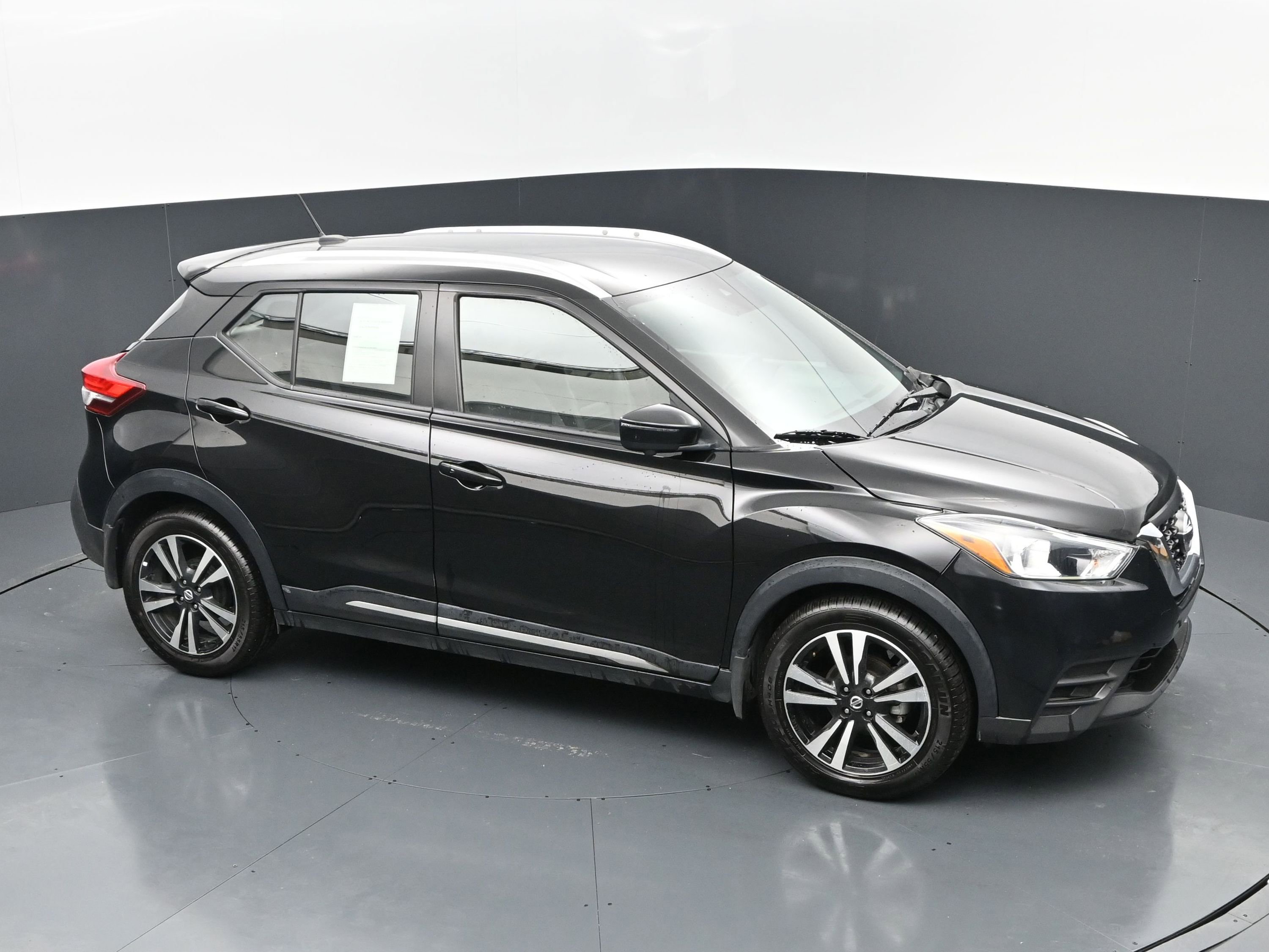 Used 2020 Nissan Kicks SR w/ SR Premium Package image 31