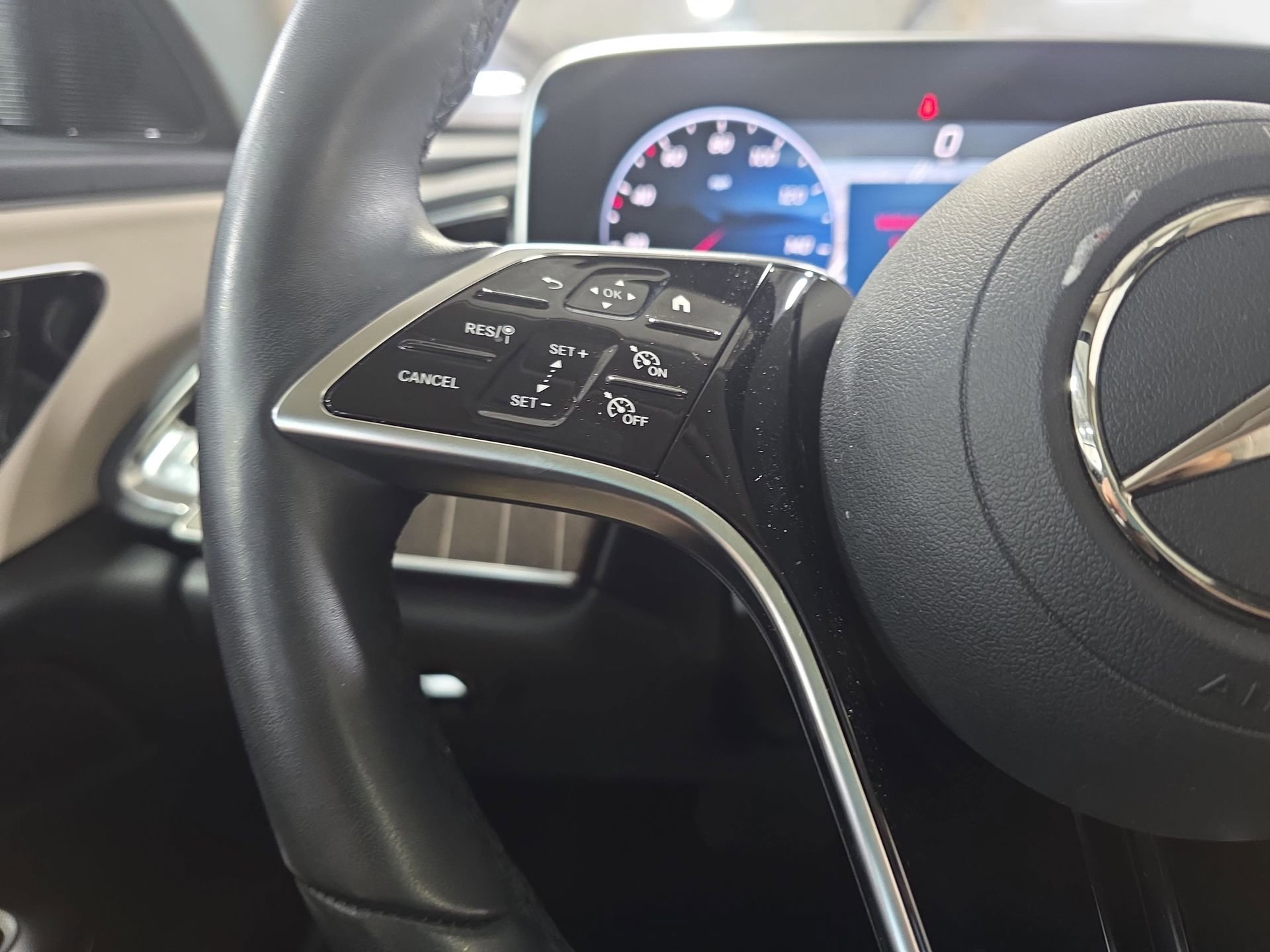 Used 2025 Mercedes-Benz E 350 4MATIC Sedan image 17