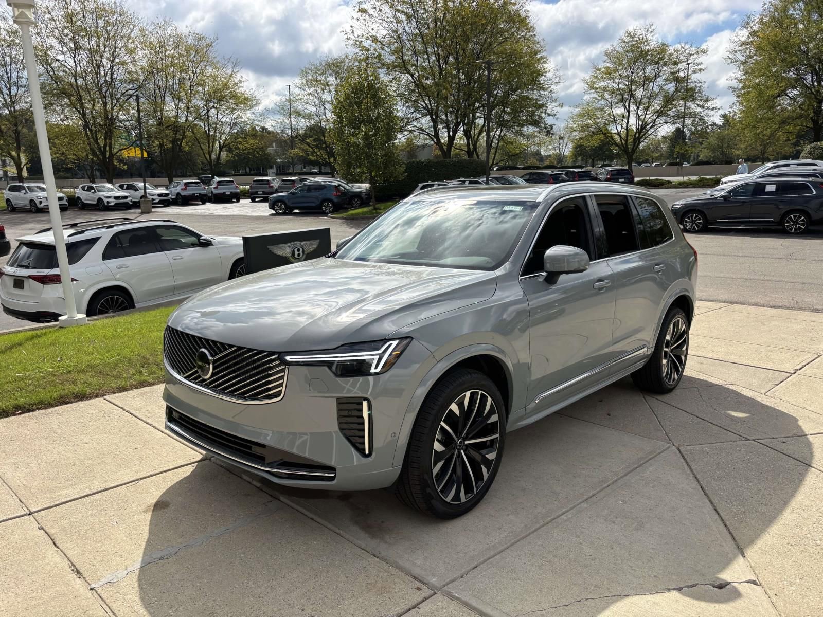 Used 2026 Volvo XC90 B6 Plus w/ Protection Package Premier AWD/4WD image 3