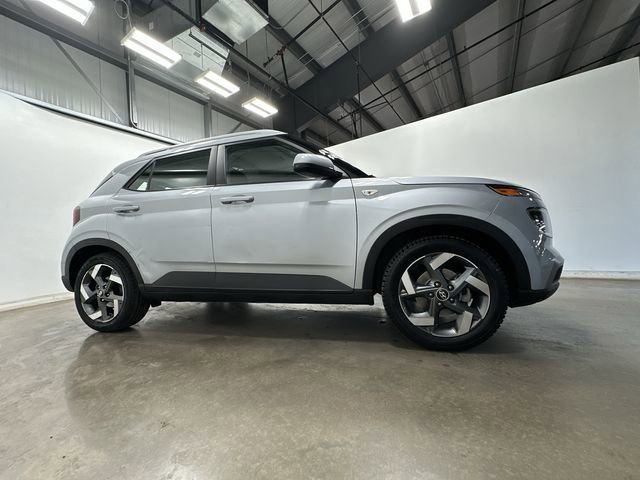 Used 2022 Hyundai Venue SEL w/ Cargo Package image 3