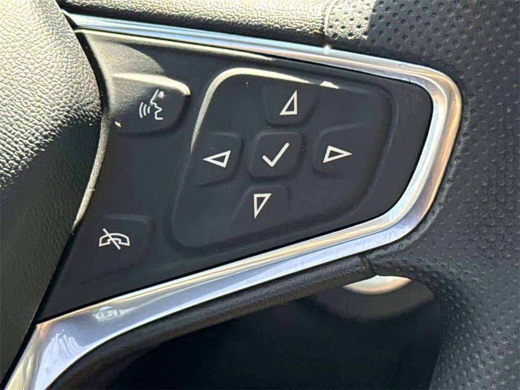 Used 2022 Chevrolet Equinox LS image 33
