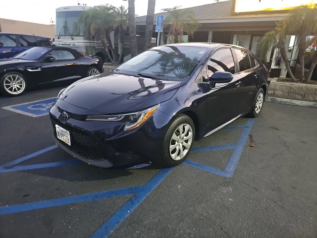 Used 2021 Toyota Corolla LE image 3