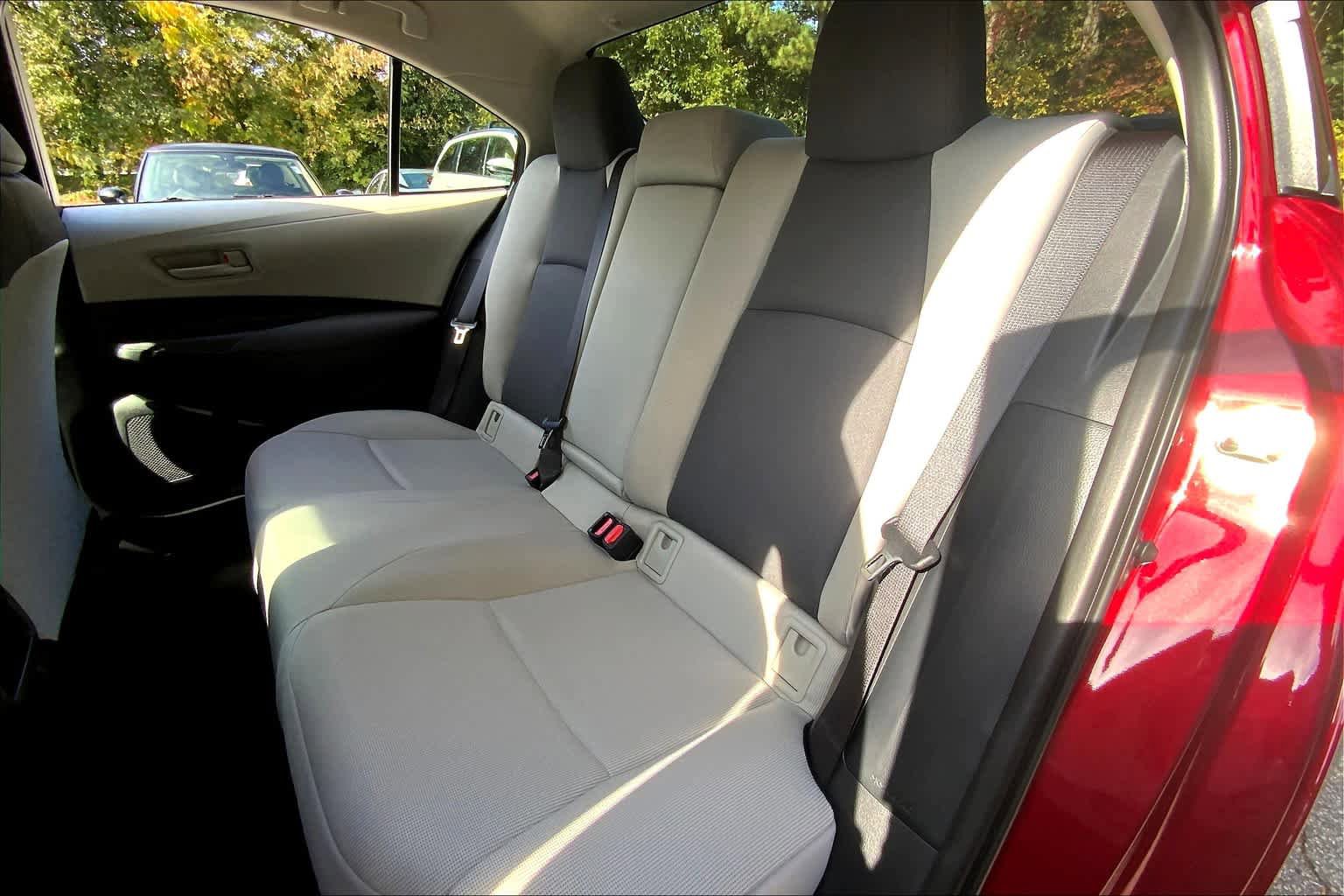 Used 2022 Toyota Corolla LE FWD image 18
