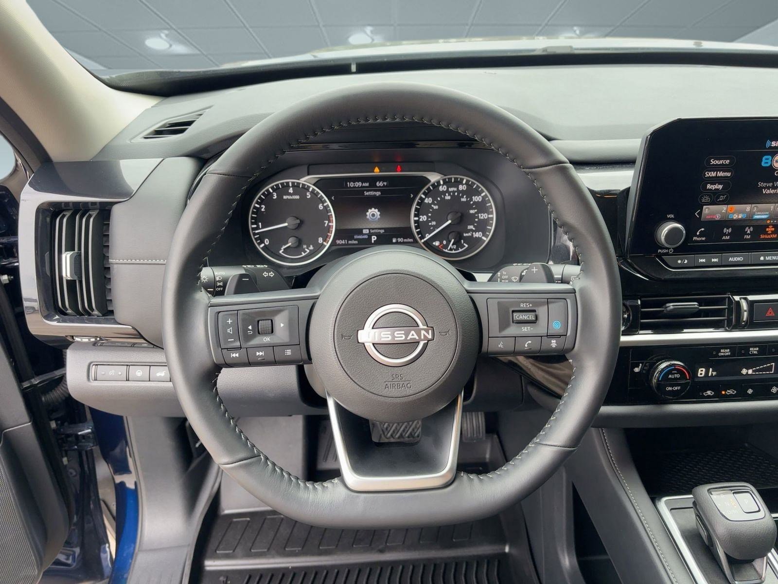 Used 2025 Nissan Pathfinder SV image 17