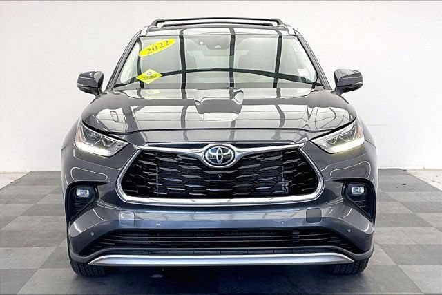 Used 2022 Toyota Highlander Platinum FWD image 2