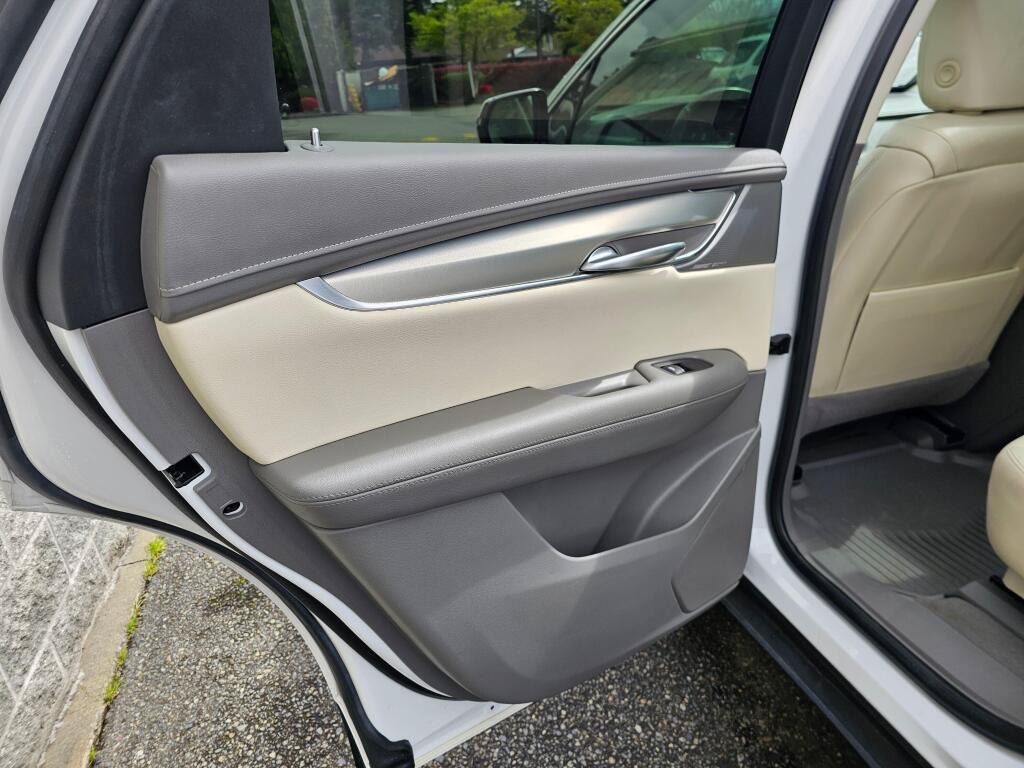 Certified 2023 Cadillac XT5 Premium Luxury w/ Technology Package AWD/4WD image 19