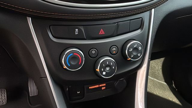 Used 2022 Chevrolet Trax LT w/ Driver Confidence Package image 30