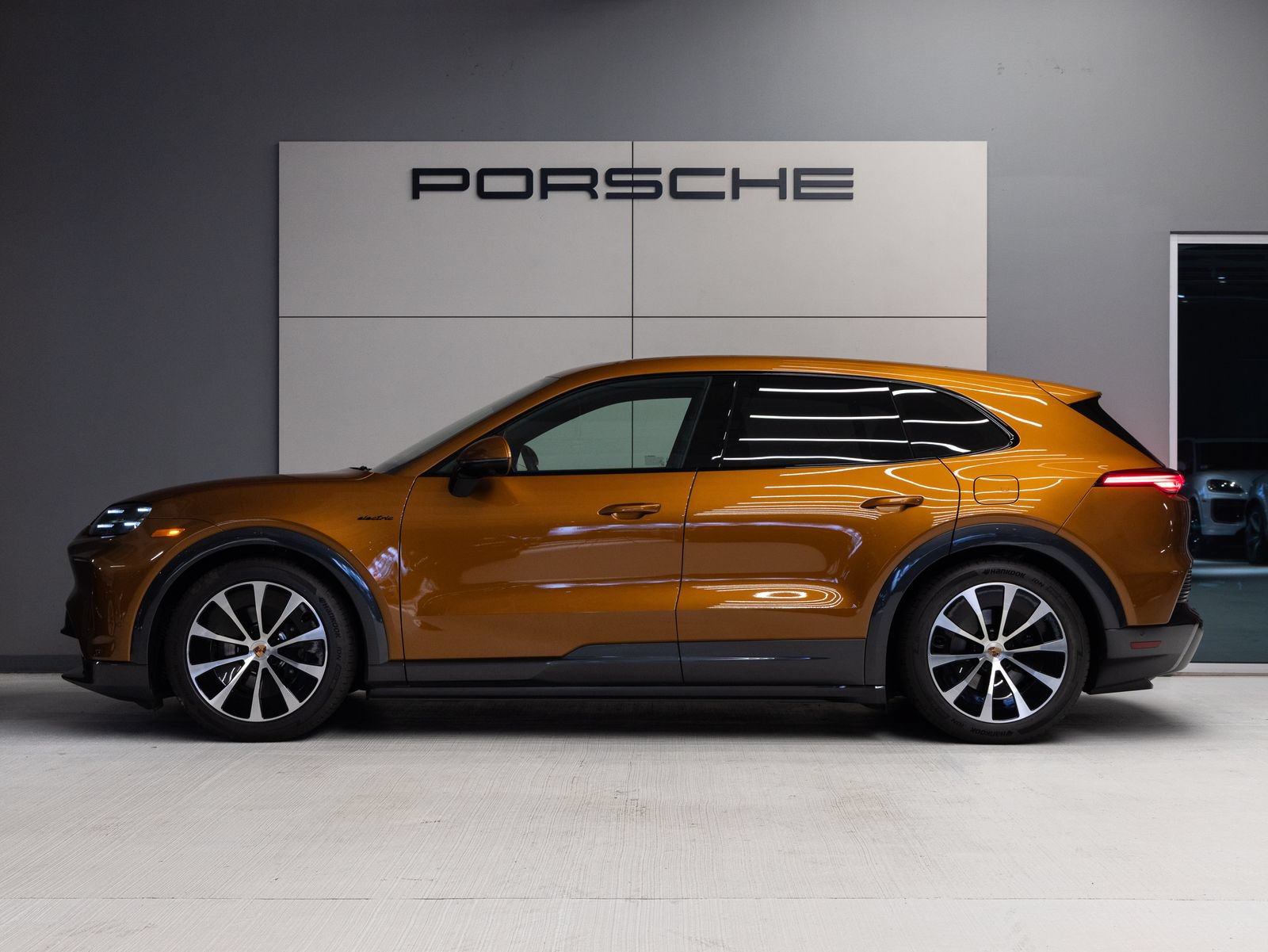 New 2026 Porsche Cayenne Electric AWD/4WD image 2