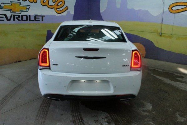Used 2023 Chrysler 300 Touring L w/ Popular Equipment Group image 4