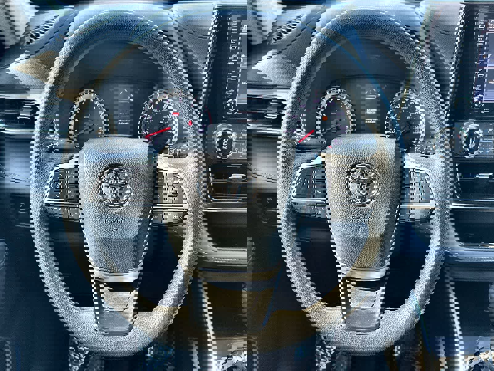 Used 2022 Toyota Highlander L image 21