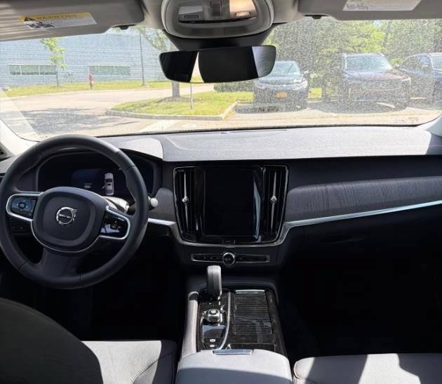 Used 2025 Volvo S90 T8 Plus AWD/4WD image 7