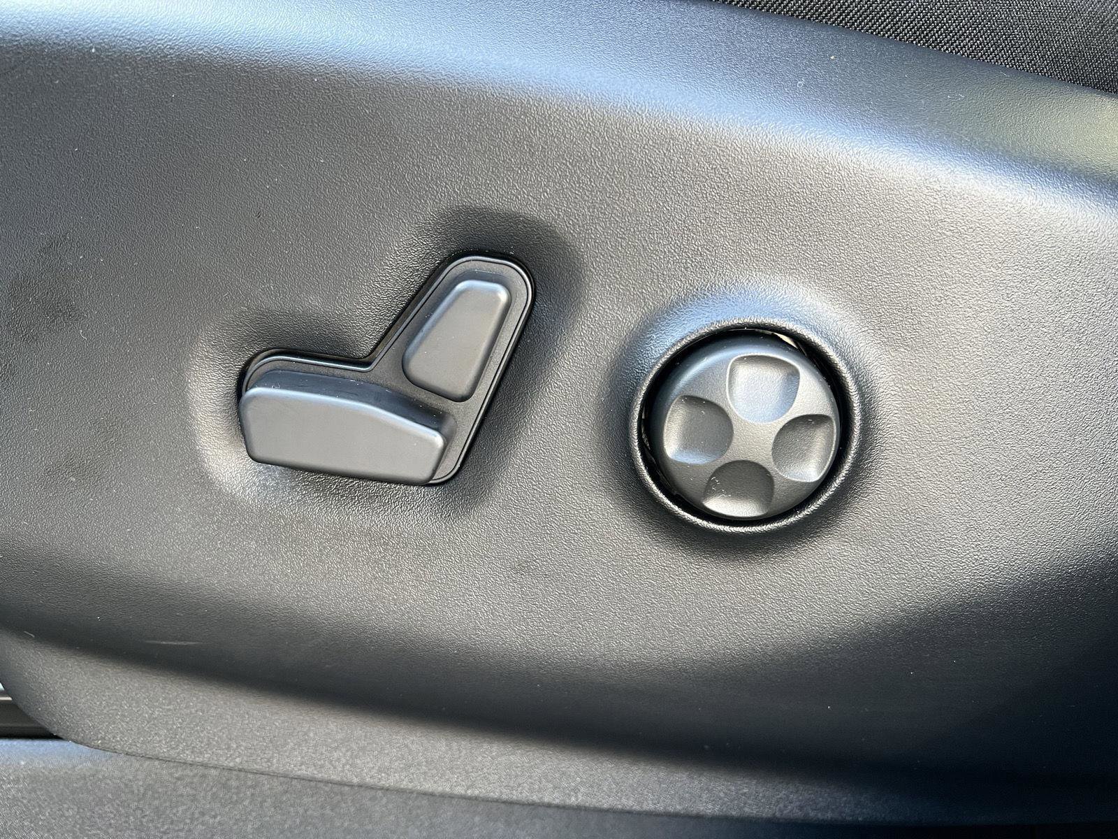 New 2026 Chrysler Pacifica Select image 17