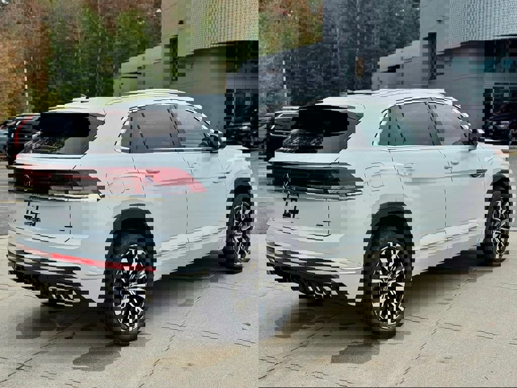 New 2026 Volkswagen Atlas Cross Sport SEL Premium R-Line image 8