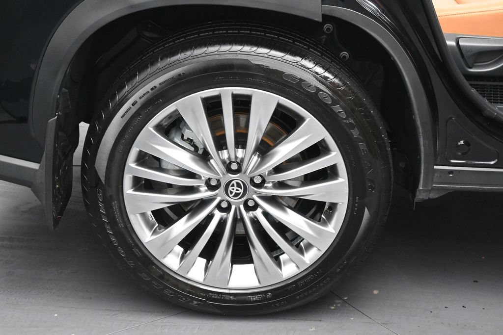 Used 2026 Toyota Highlander Platinum AWD/4WD image 36