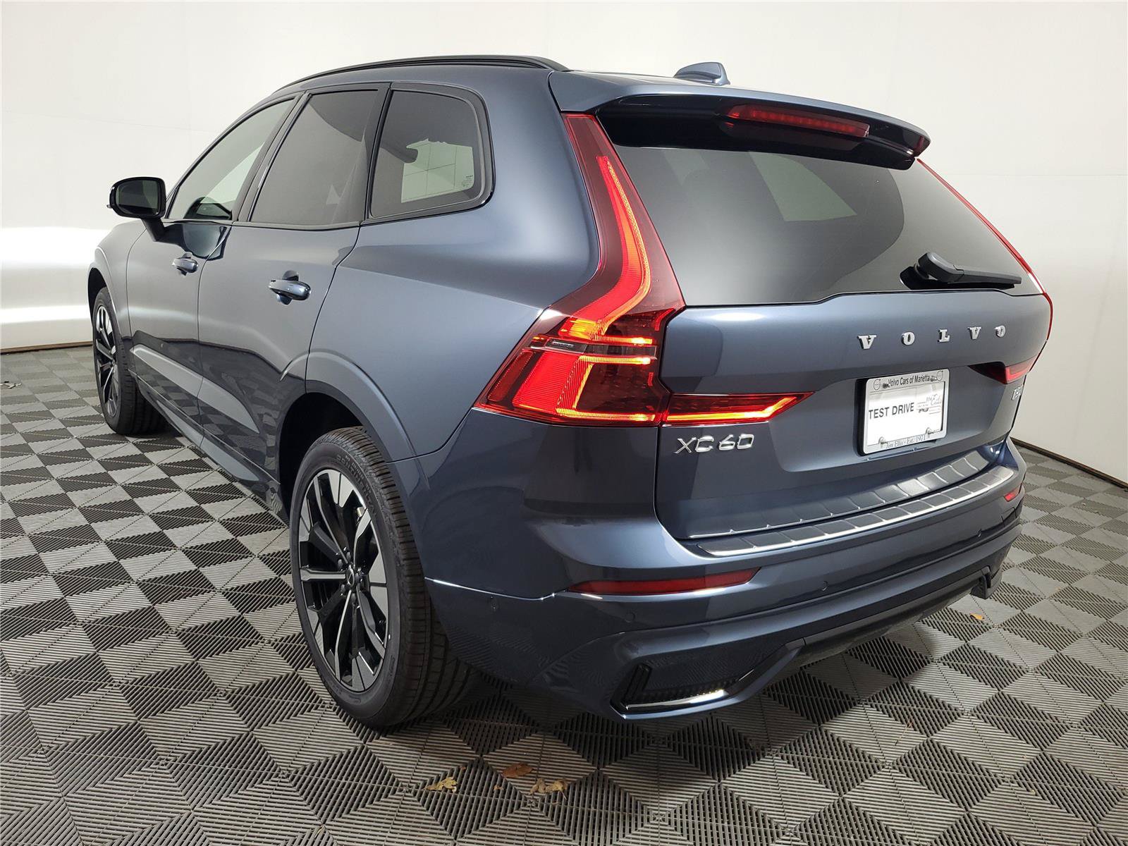 New 2026 Volvo XC60 B5 Plus w/ Protection Package Premier AWD/4WD image 4