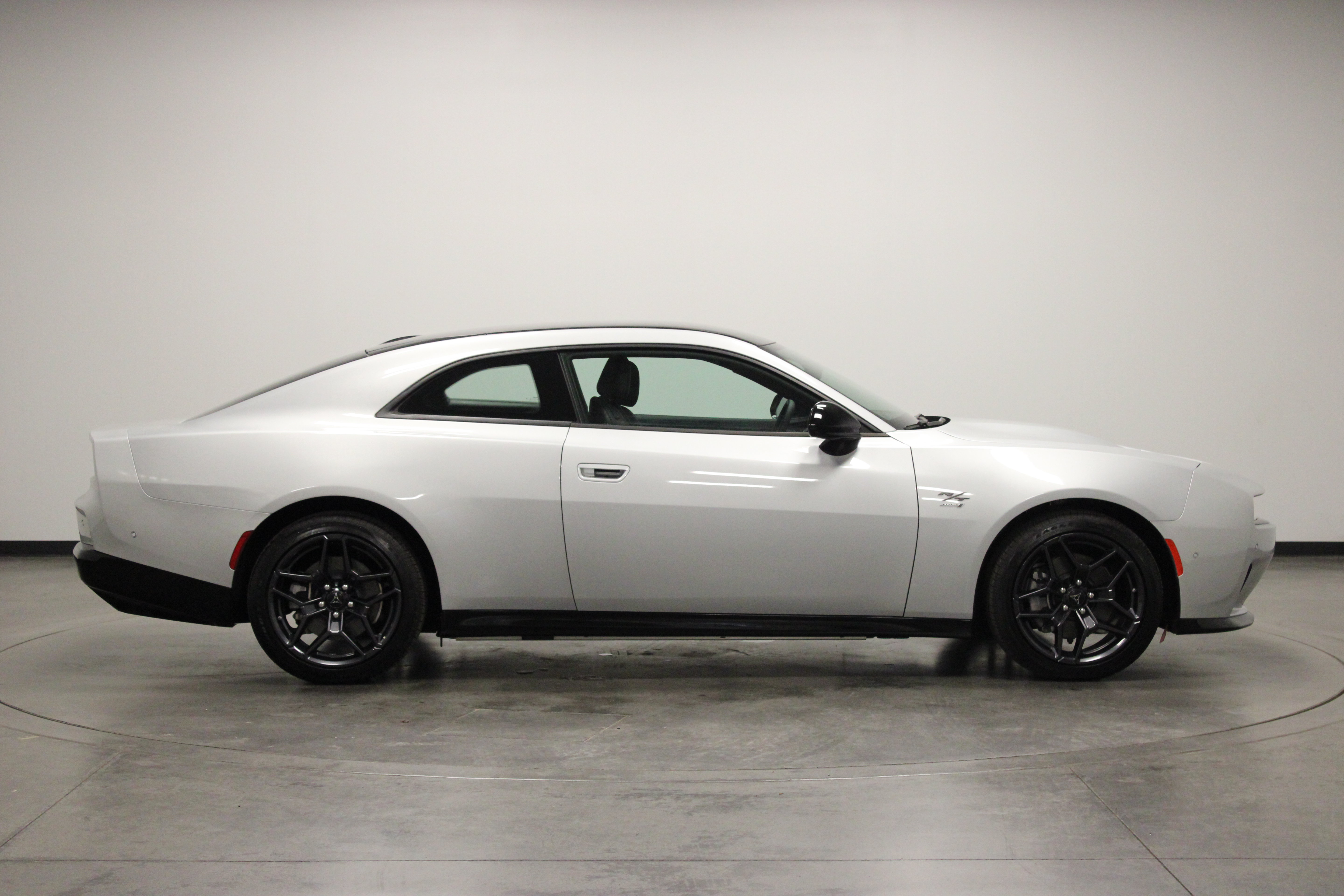 Used 2024 Dodge Charger Daytona R/T w/ Plus Group AWD/4WD image 9