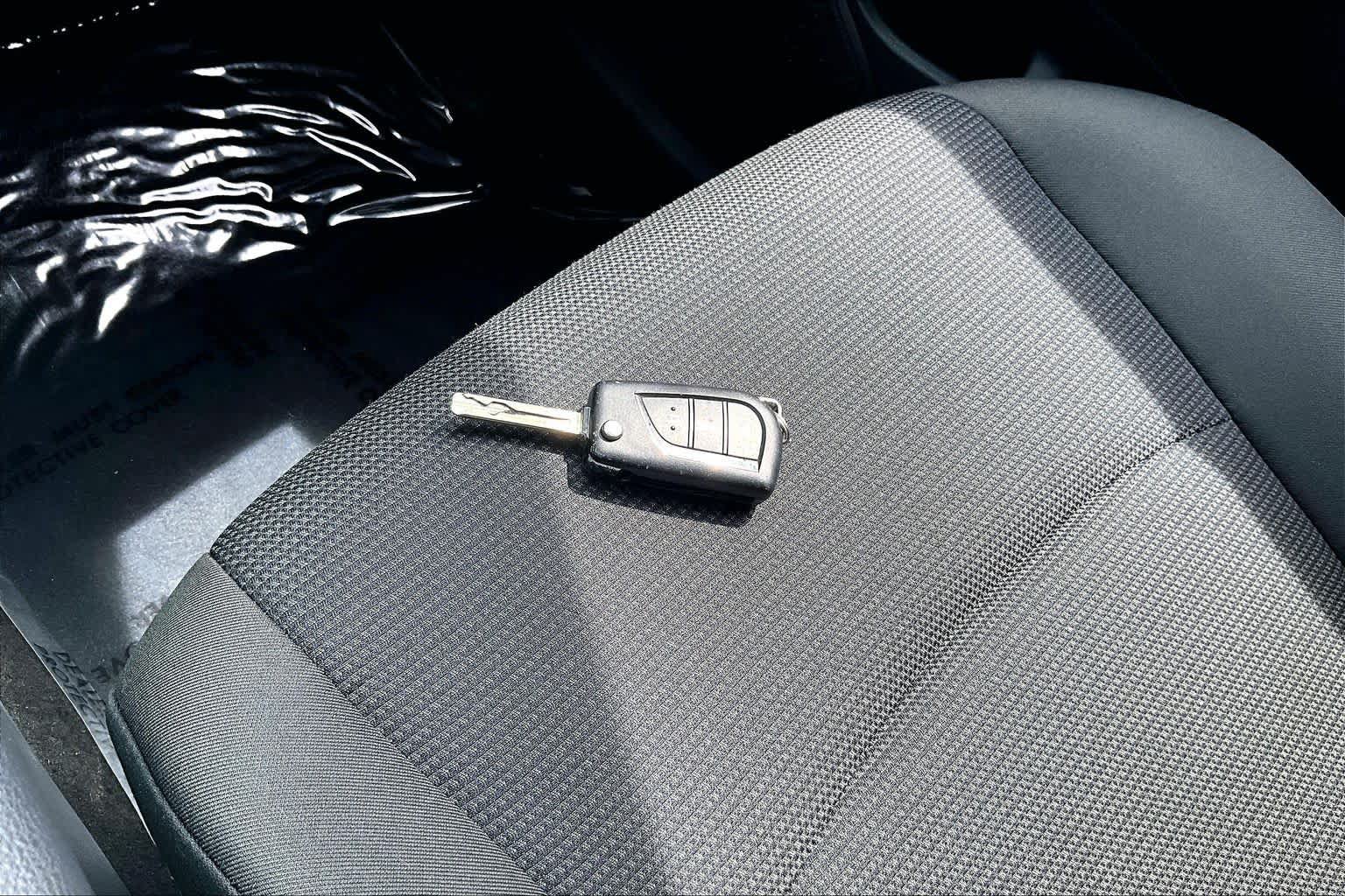 Used 2025 Toyota RAV4 LE AWD/4WD image 14