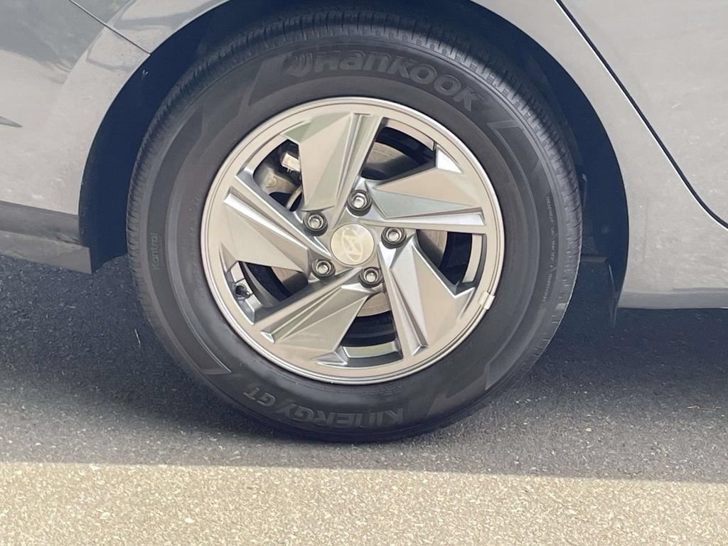 Certified 2025 Hyundai Elantra SE FWD image 7