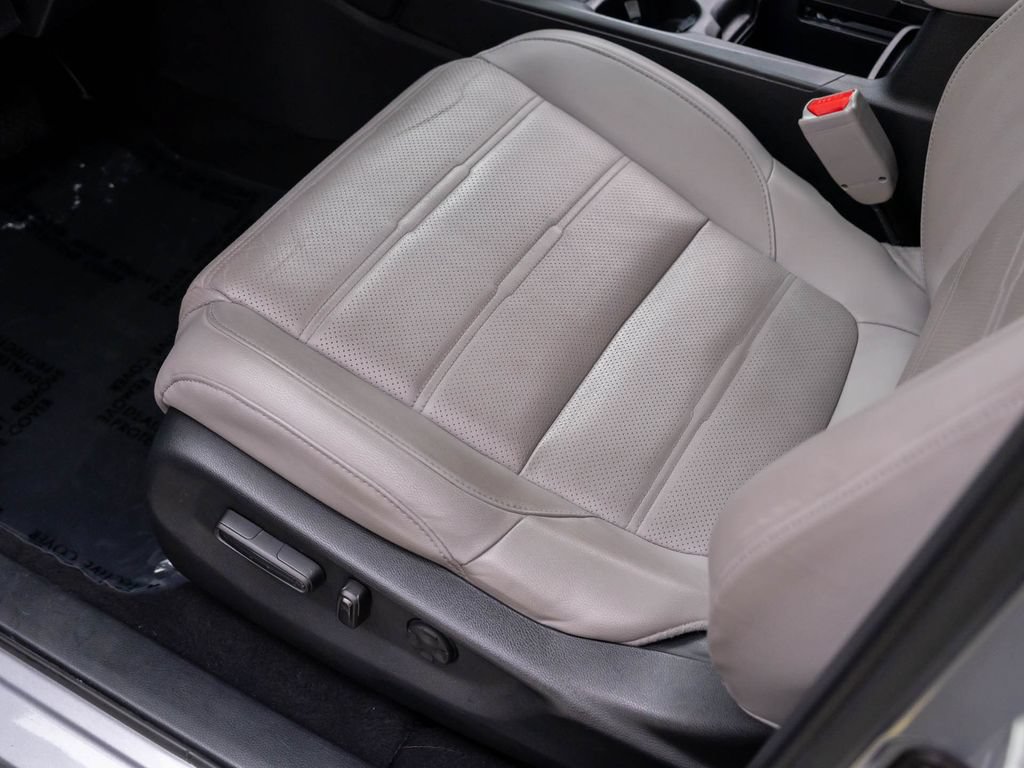 Used 2017 Honda CR-V Touring image 13