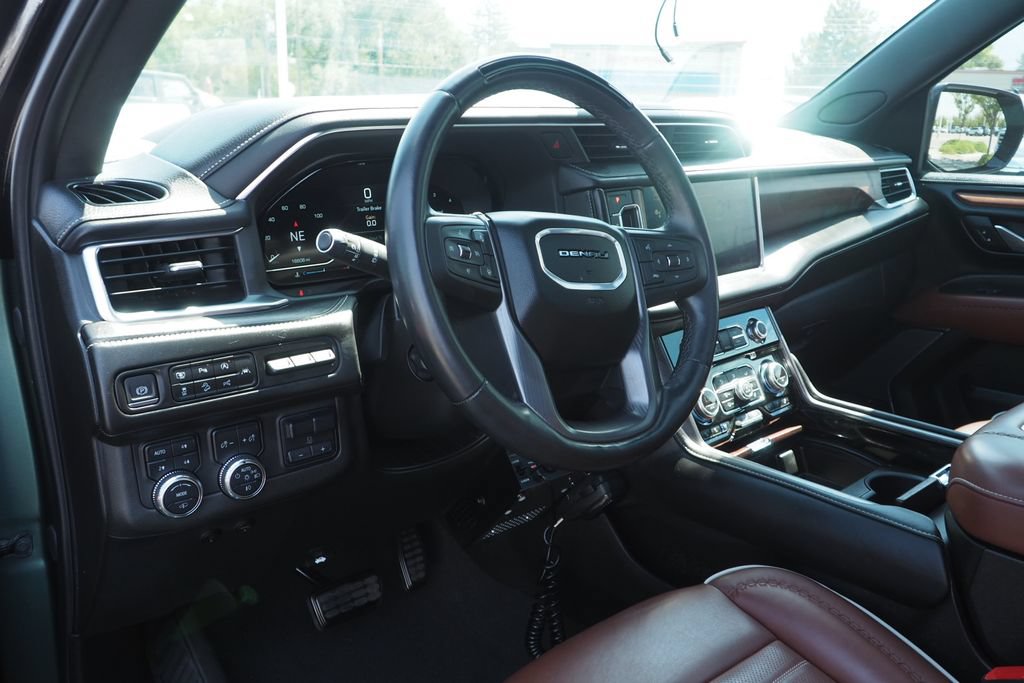 Used 2024 GMC Yukon XL Denali Ultimate AWD/4WD image 13