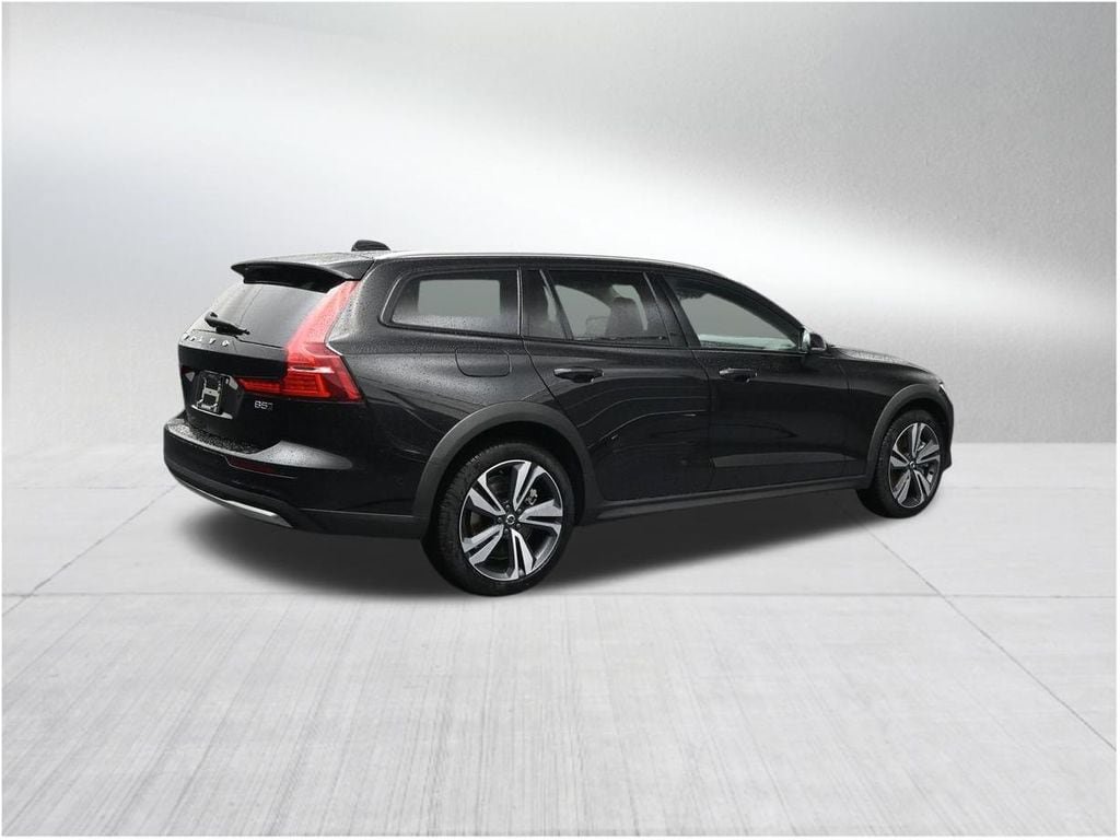 New 2026 Volvo V60 B5 Cross Country Plus AWD/4WD image 5