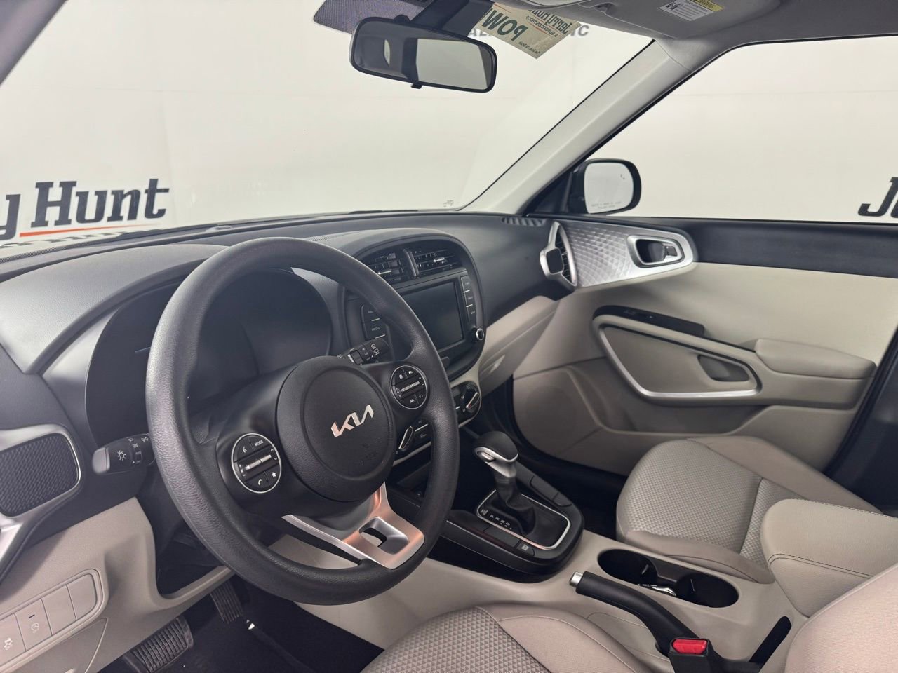 Used 2025 Kia Soul LX w/ LX Technology Package FWD image 16