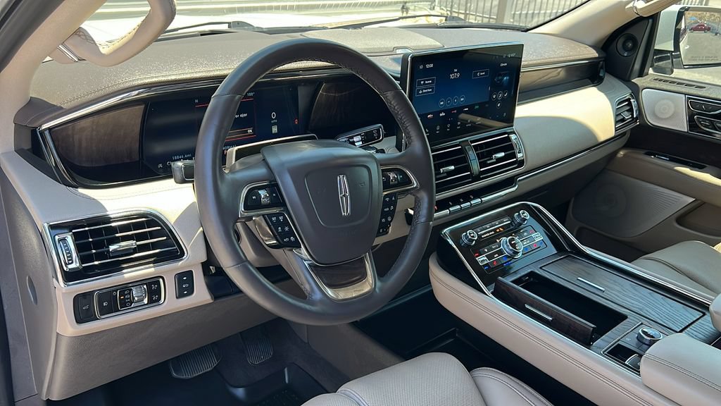 Certified 2024 Lincoln Navigator L Reserve AWD/4WD image 13