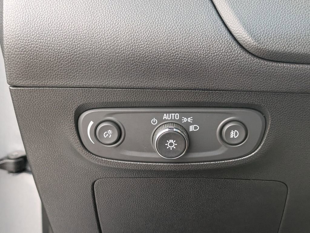 Used 2023 Buick Encore GX Select w/ Sport Touring Package image 28