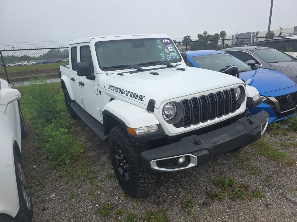 Used 2025 Jeep Gladiator Sport AWD/4WD image 2