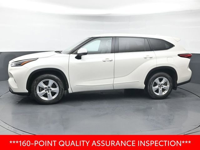 Used 2021 Toyota Highlander LE AWD/4WD image 2