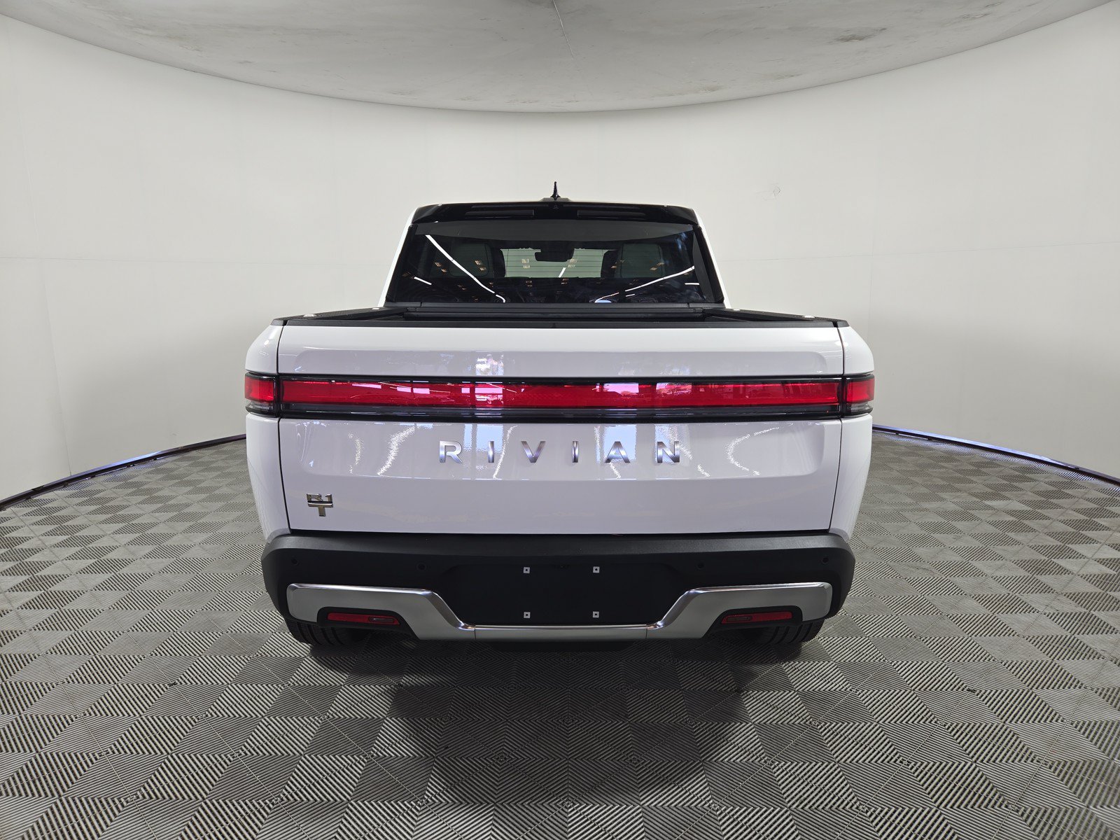 Used 2024 Rivian R1T Adventure AWD/4WD image 4