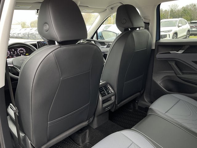 New 2026 Volkswagen Tiguan SE FWD image 24