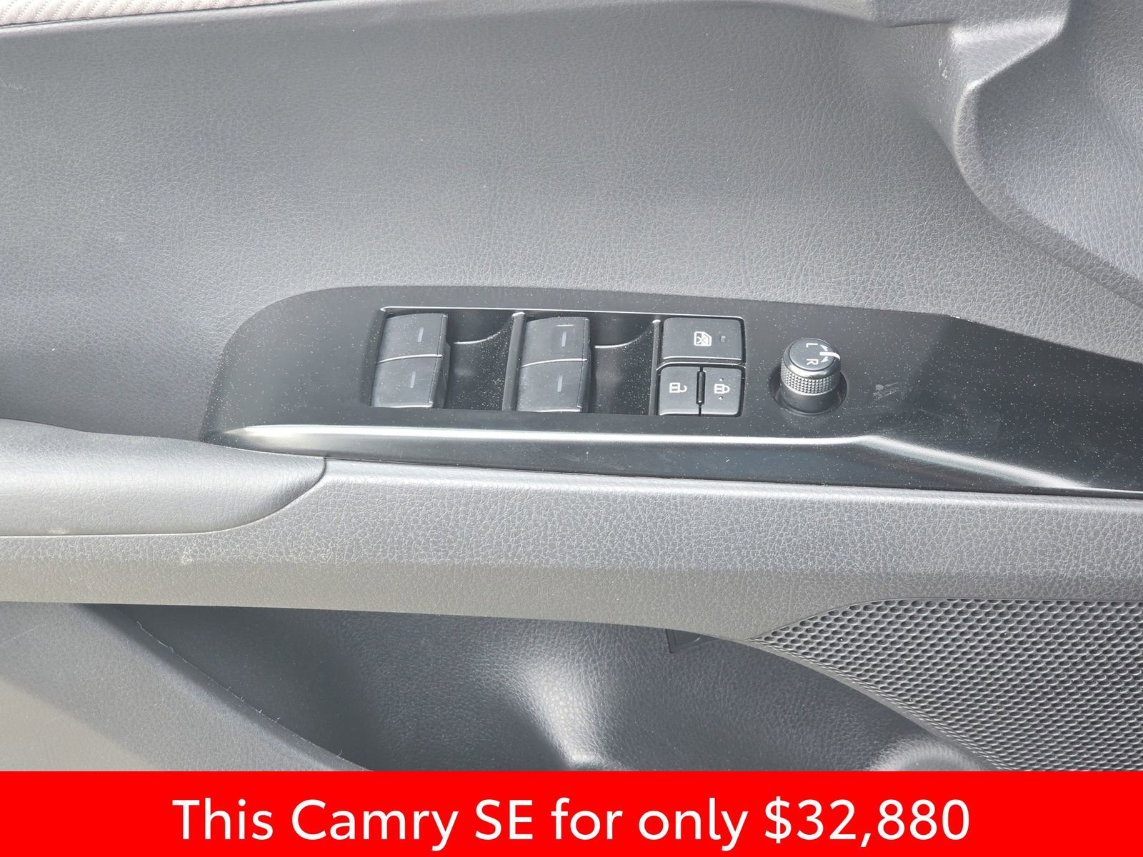Used 2025 Toyota Camry SE w/ Convenience Package image 33