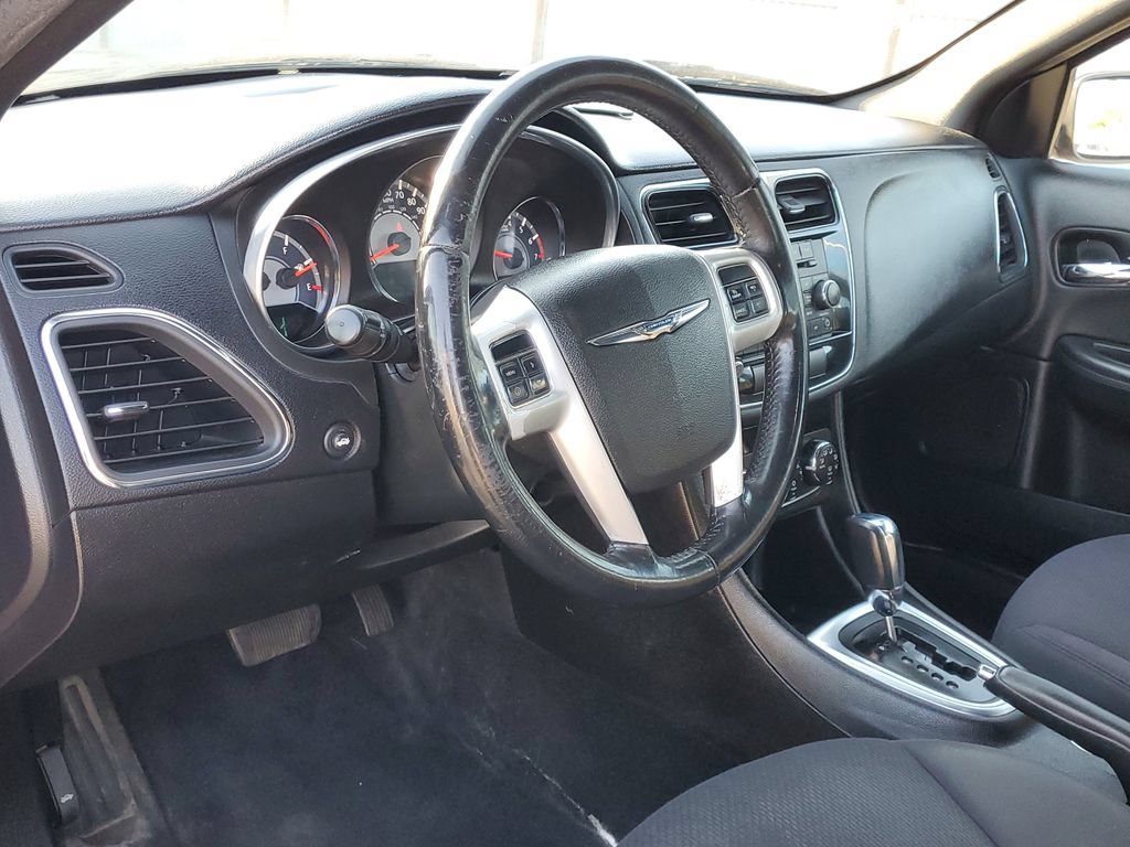 Used 2013 Chrysler 200 Touring FWD image 13