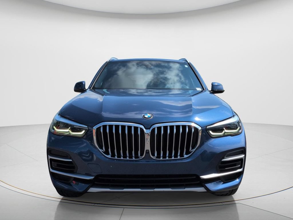 Used 2022 BMW X5 xDrive40i w/ Premium Package AWD/4WD image 2