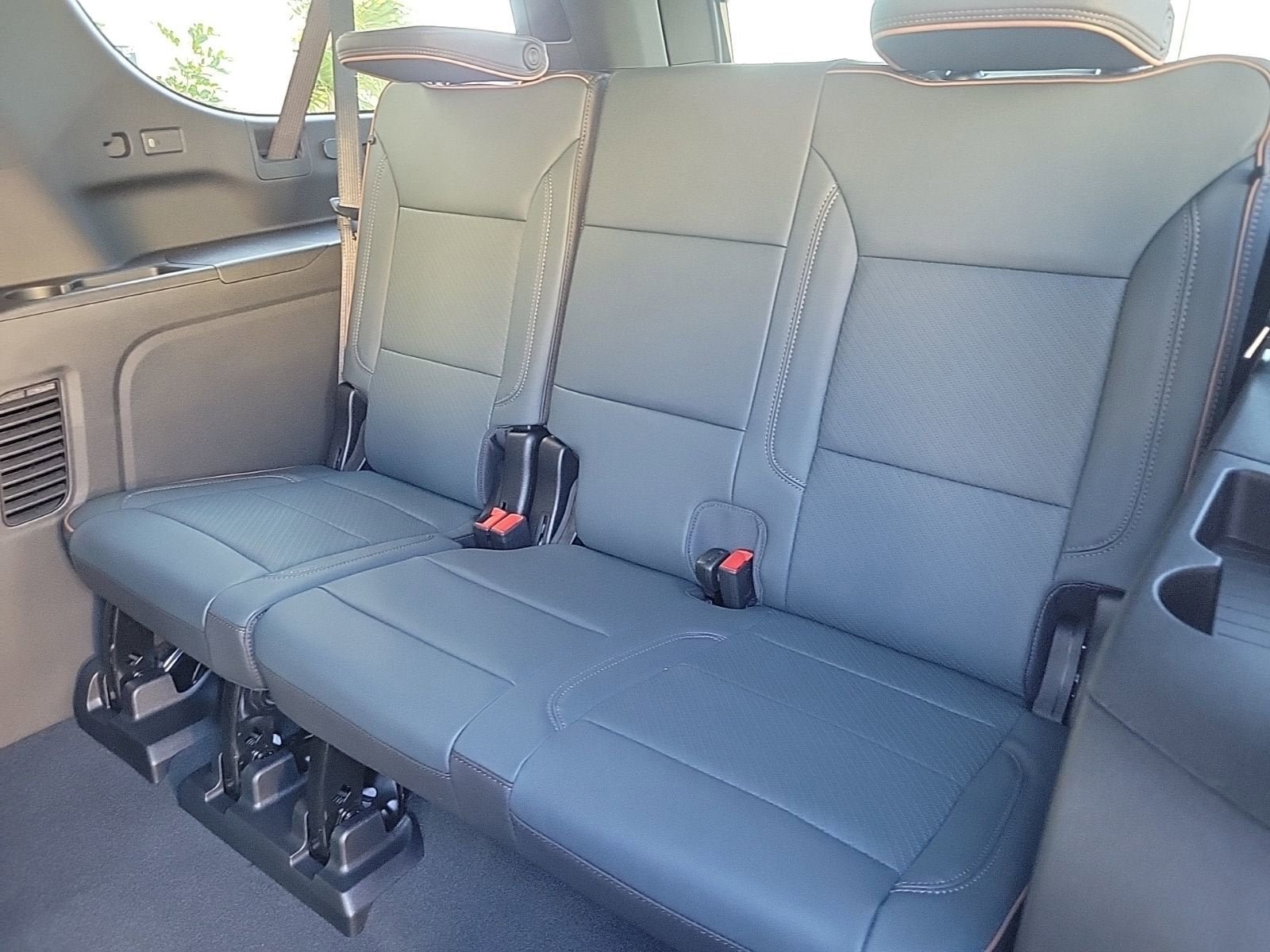 New 2026 GMC Yukon XL AT4 w/ AT4 Premium Plus Package AWD/4WD image 13