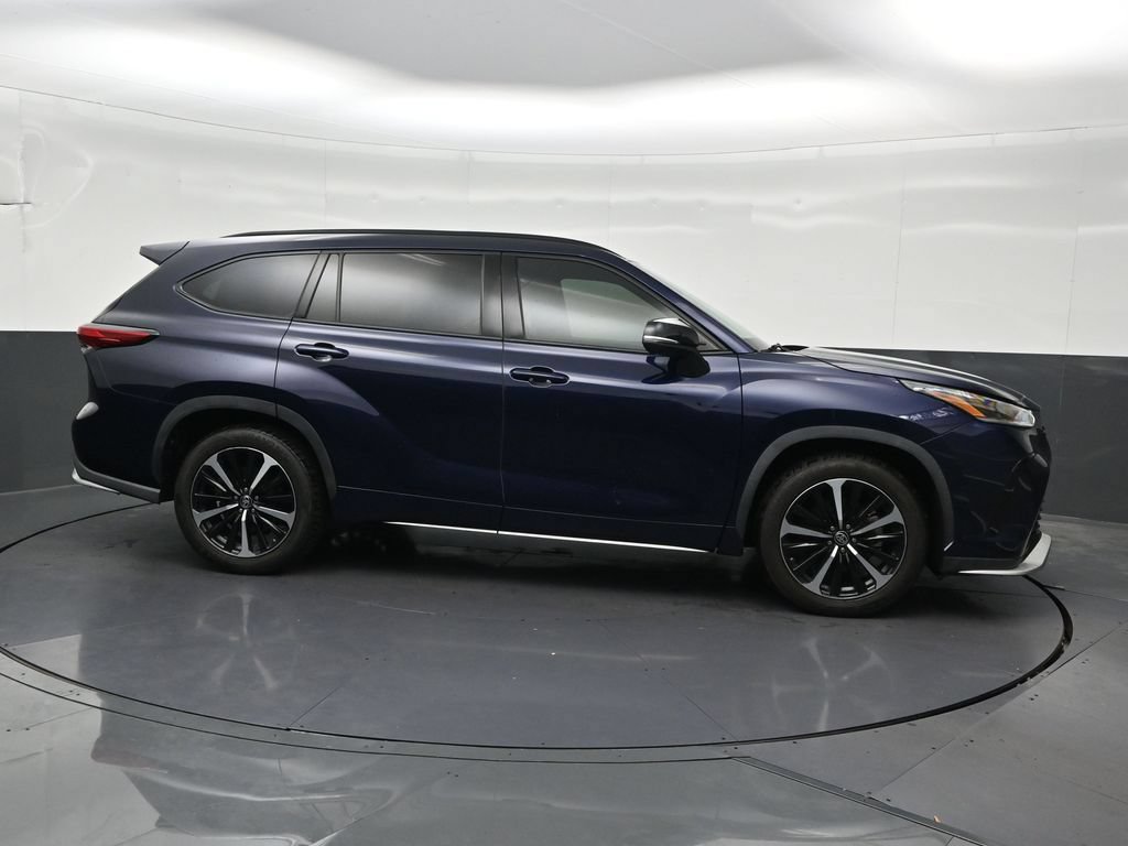 Used 2021 Toyota Highlander XSE FWD image 7