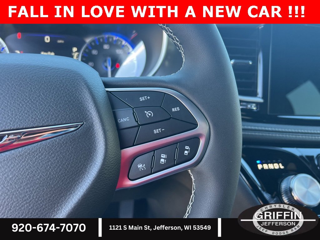 New 2026 Chrysler Pacifica Select image 16