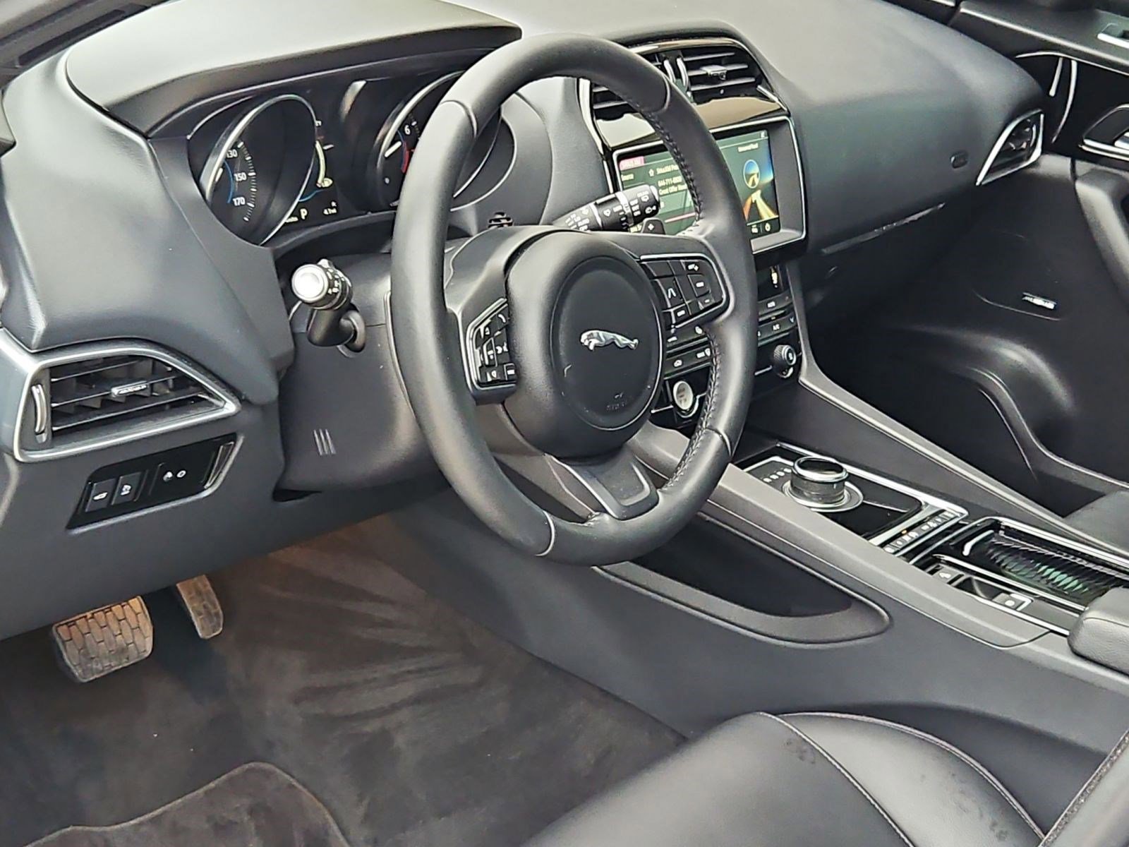 Used 2020 Jaguar F-PACE Premium AWD/4WD image 4