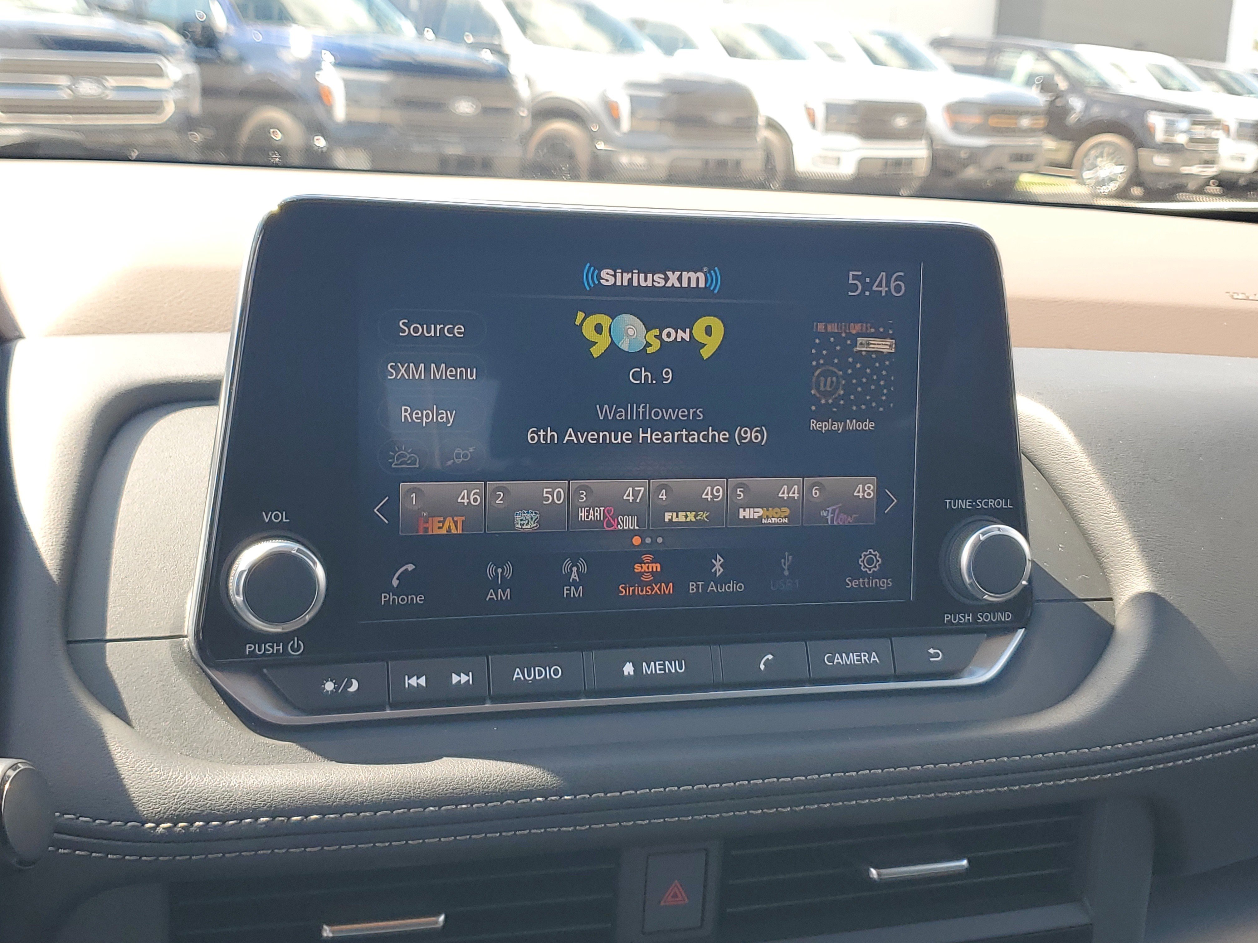 Used 2023 Nissan Rogue SV image 22