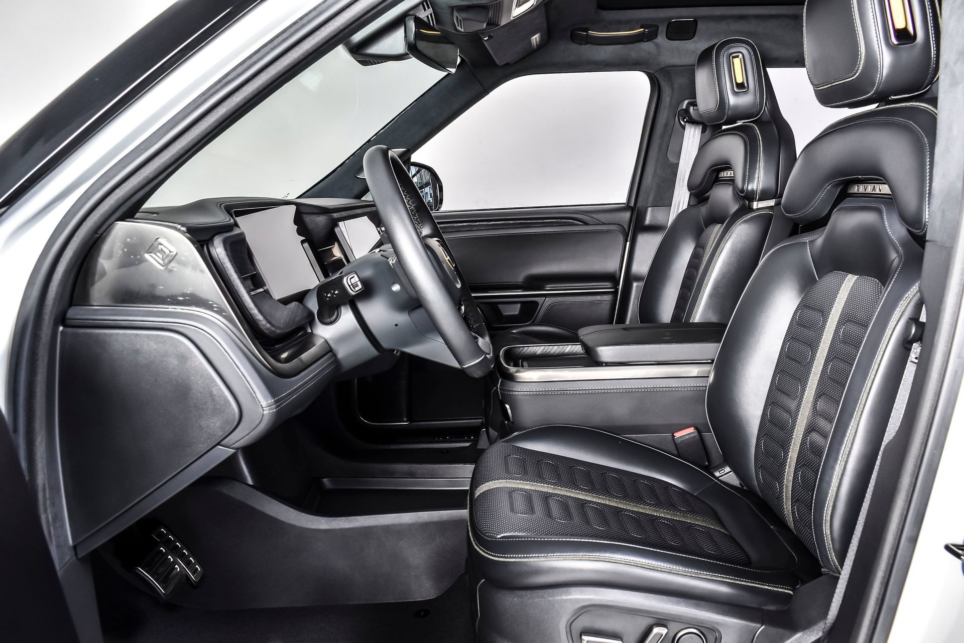 Used 2024 Rivian R1S Adventure AWD/4WD image 14