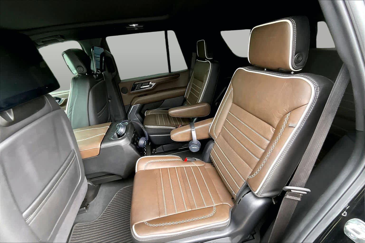 Used 2025 GMC Yukon Denali Ultimate AWD/4WD image 21