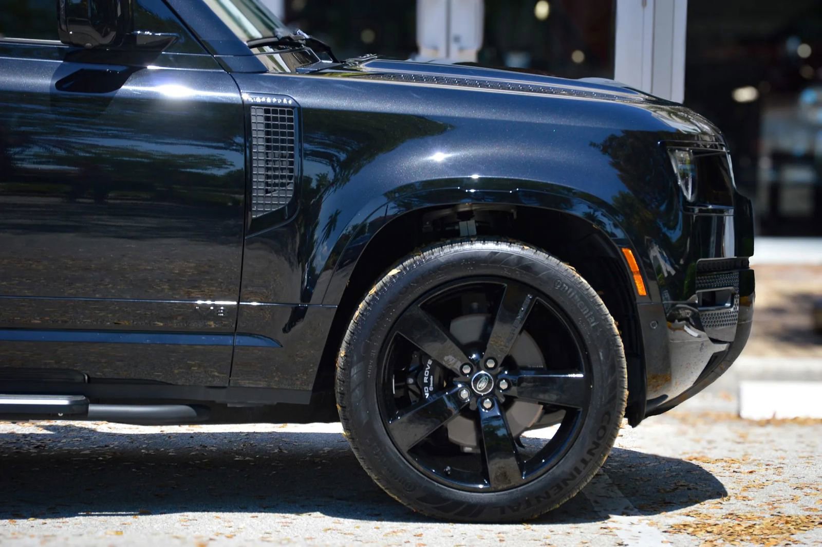 Used 2025 Land Rover Defender 130 V8 image 18