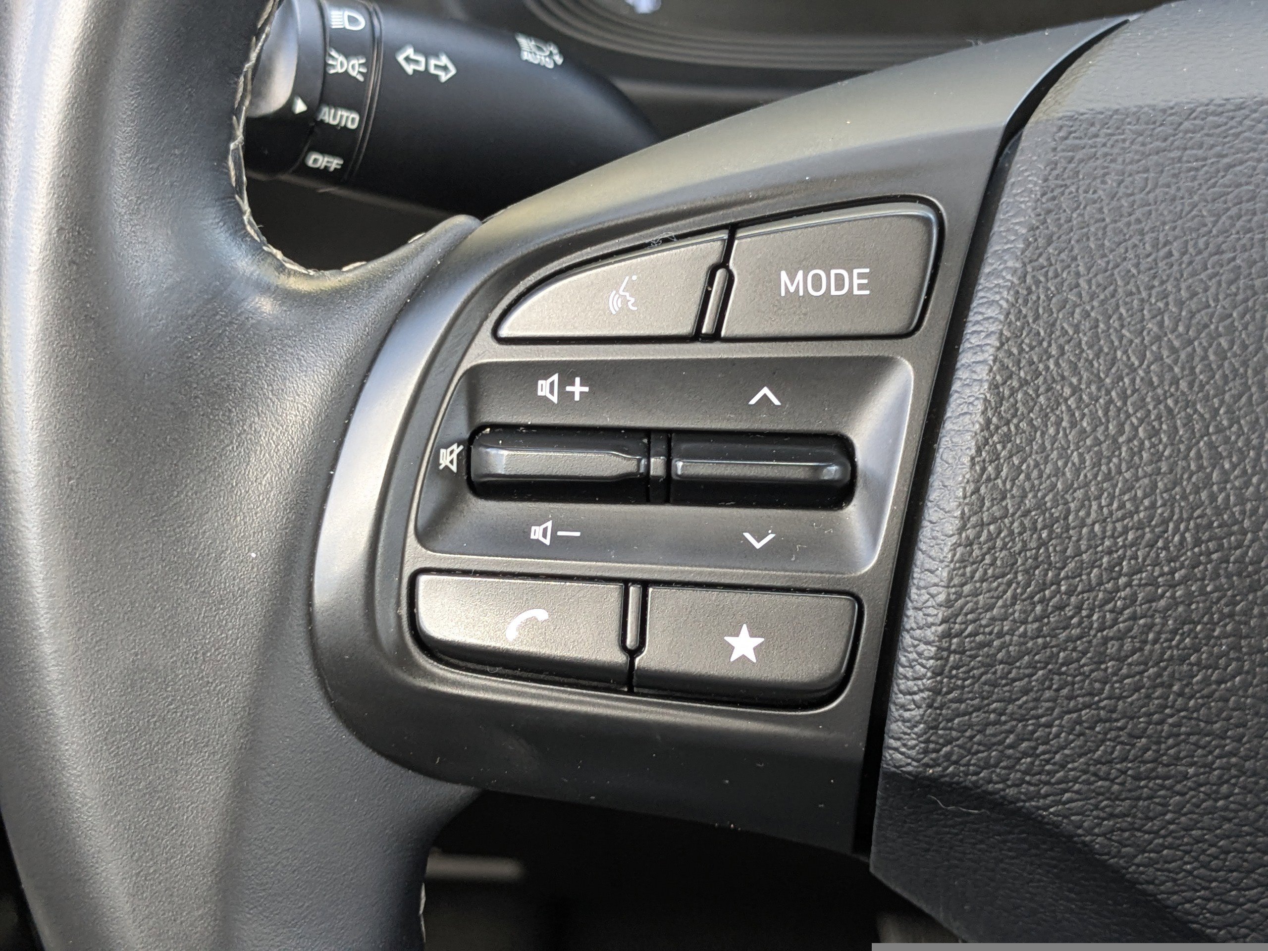 Used 2024 Hyundai Venue Limited image 24