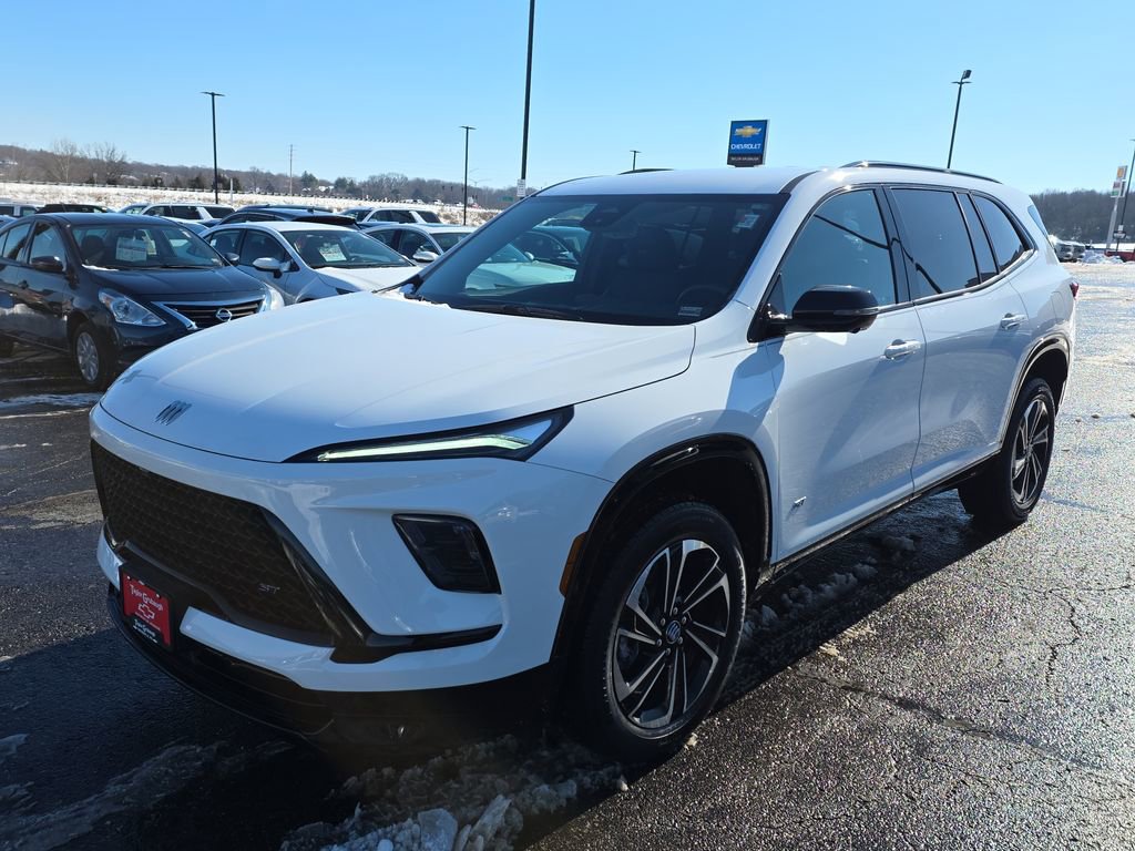 Used 2025 Buick Enclave Sport Touring image 4