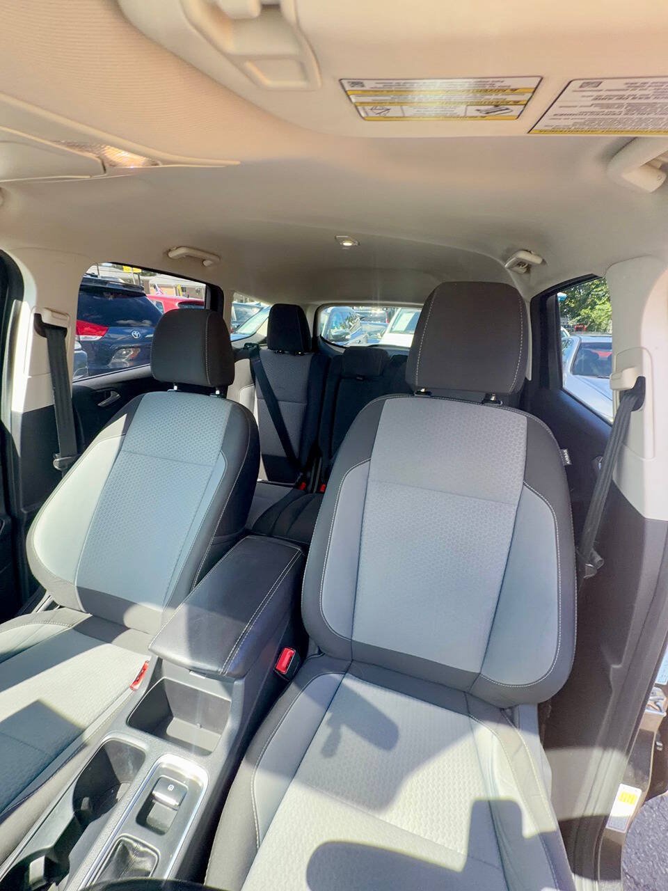 Used 2017 Ford Escape SE w/ Equipment Group 201A AWD/4WD image 16