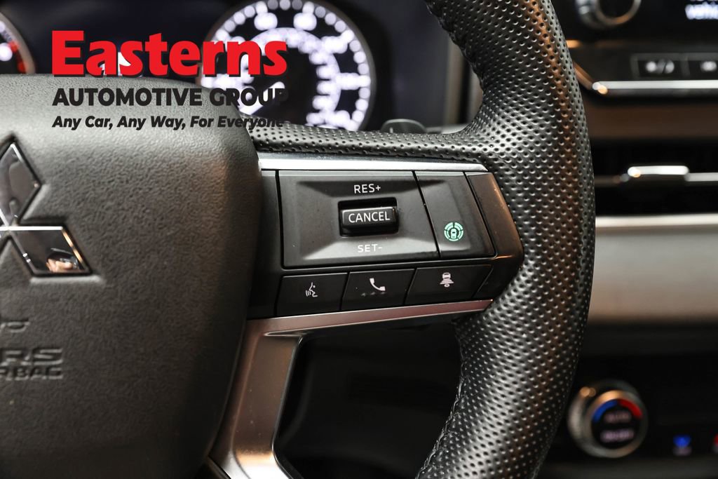 Used 2022 Mitsubishi Outlander SEL AWD/4WD image 16