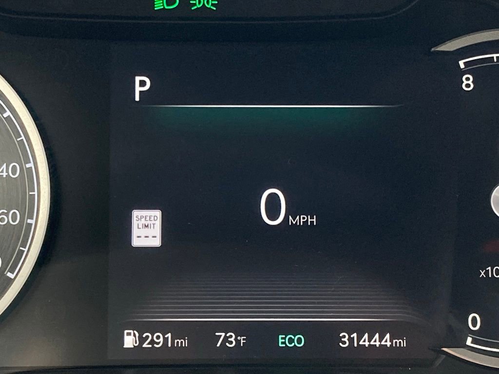 Used 2025 Genesis G70 2.5T image 17