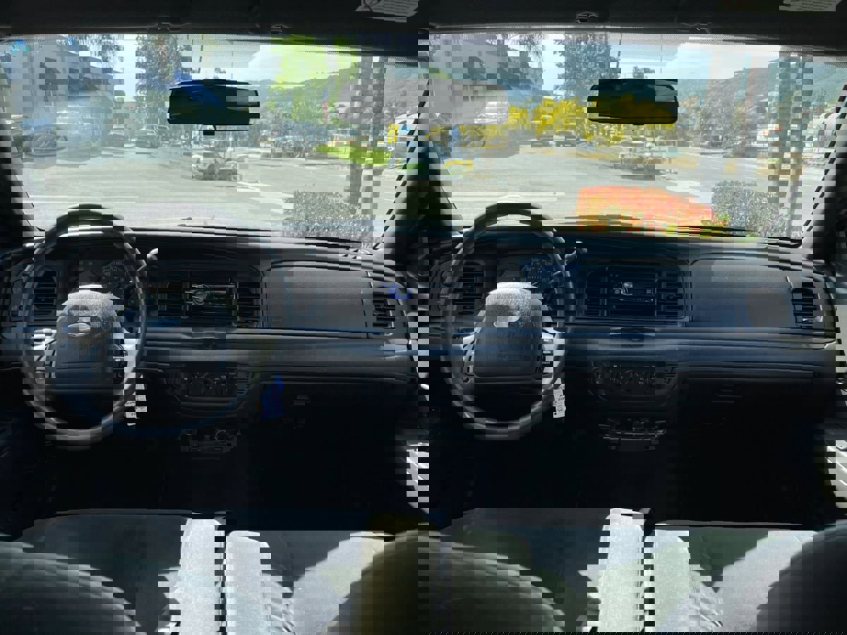 Used 2004 Ford Crown Victoria Police Interceptor RWD image 11